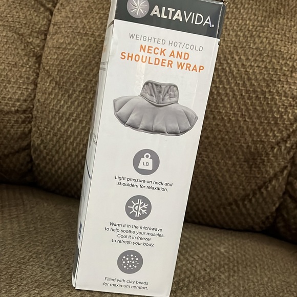 Neck and Shoulder Wrap - NWT - Picture 3 of 4